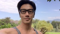 Chuando Tan adalah pria tampan asal Singapura. Pernah jadi model, Chuando kini bekerja menjadi fotografer dan suka jalan-jalan (chuando_chuandoandfre/Instagram)  