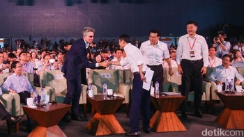 Ma yang tampil sederhana mengenakan kemeja putih menambahkan, perusahaan yang baik akan mampu mengatasi kesulitan ekonomi, termasuk menangani ketegangan perdagangan yang sedang terjadi saat ini. Foto: Alibaba / Teks: Rachmatunnisa