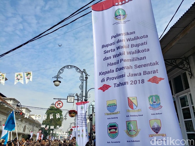 Ups, Lambang Kabupaten Bandung Barat di Acara Pelantikan Salah Ups, Lambang Kabupaten Bandung Barat di Acara Pelantikan Salah