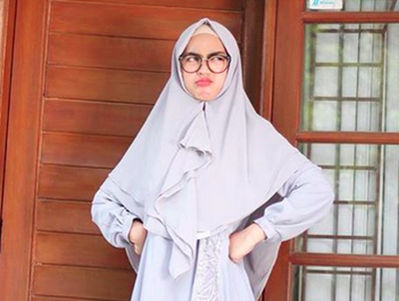Trending! Ria Ricis Kentut dan Cegukan saat Makan Nasi Goreng Pinggir Jalan Trending! Ria Ricis Kentut dan Cegukan saat Makan Nasi Goreng Pinggir Jalan
