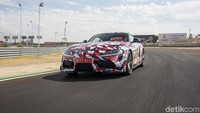 Tenaga mesin diboost lagi oleh twin-scroll turbocharger, sehingga menghasilkan tenaga sampai 220kW dan torsi 450Nm. Foto: Toyota