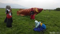 Terdapat juga properti yang dapat digunakan oleh traveler untuk berfoto. Contohnya seperti balon berbentuk ikan ini (Eko/detikTravel)