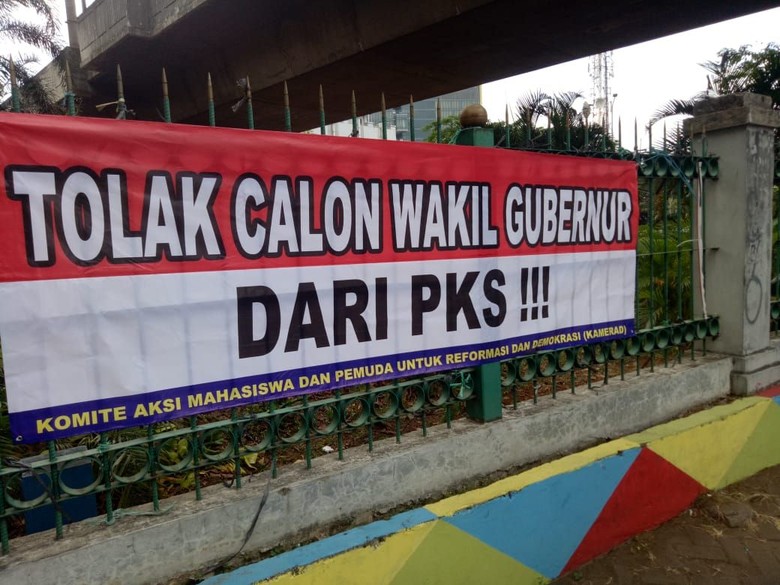 Gerindra Tepis Poster Tolak Wagub dari PKS: Salah Alamat Itu! Gerindra Tepis Poster Tolak Wagub dari PKS: Salah Alamat Itu!