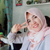 Begitupun saat merayakan Hari Raya Idul Fitri di Siduarjo. Ia tampil cantik dengan hijab segi empat berwarna pink dengan aksen tassel. Foto: Dok. Instagram