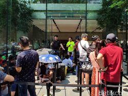Begini Antrean Panjang Beli iPhone Baru di Singapura