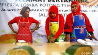 Lomba potong tempe setipis kartu ATM ini diselenggarakan dalam rangka menyambut pesta demokrasi Pemilihan Umum Presiden 2019.