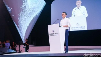 Itu sebabnya, agar menjadi sukses, perlu implementasi Internet of Things (IoT), internet, big data, dan teknologi berkembang lainnya. Menurutnya, di masa depan, tidak ada yang namanya industri manufakturing dan industri jasa murni. Foto: Alibaba / Teks: Rachmatunnisa