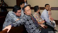 Sidang digelar dengan agenda pembacaan surat dakwaan oleh jaksa KPK.