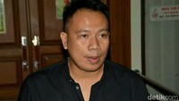 Wajah sembab Vicky. Pool/Ismail.