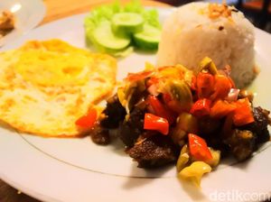 Kopi Bang Alay: Bisa Ngopi Enak dan Makan Nasi Berlauk Komplet 24 Jam