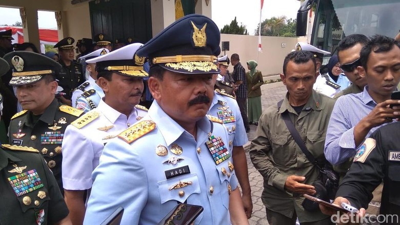 TNI Kirim 3 Batalion Kawal SPBU hingga ATM di Palu TNI Kirim 3 Batalion Kawal SPBU hingga ATM di Palu
