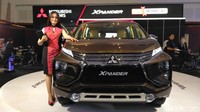 Selain cantik, usher di pameran otomotif juga harus memiliki pengetahuan di bidang otomotif. Foto: Deny Prastyo Utomo