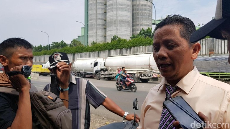 Kekurangan Air Bersih, Warga Sukabumi Datangi Pabrik Semen Jawa Kekurangan Air Bersih, Warga Sukabumi Datangi Pabrik Semen Jawa
