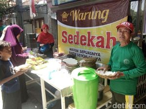 Jumat Berkah, Warung di Lamongan Ini Bebaskan Pembeli Bayar Suka-suka