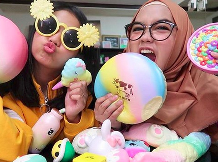 Lewati Atta Halilintar, Ria Ricis Rayakan 6 Juta Subscriber di Palestina