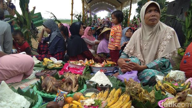 Berbagai hasil bumi dihadirkan di kegiatan ini. 
