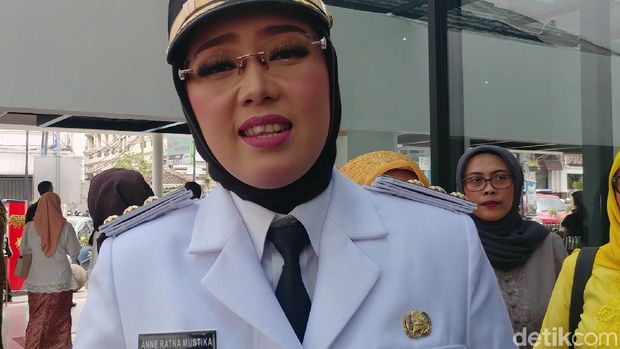 Bupati Purwakarta Anne