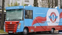  Paris punya Le Camion Qui Fume, artinya truk berasap. Di sana ada burger bergaya Amerika. Yang harus dicoba ialah menu The Barbecue, isiannya berupa keju cheddar, caramelized onion, bacon, saus barbecue dan mayonnaise. Foto: bonjourparis