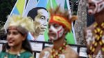 Gaya Para Relawan Jokowi di Tugu Proklamasi