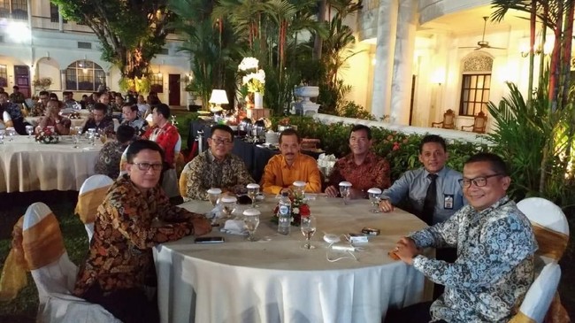 Tukar Dolar AS Demi Selamatkan Rupiah, dari Orang Terkaya hingga Cawapres
