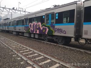 Pelaku Vandalisme MRT Diduga Sempat Bagi-bagi Stiker ke Warga