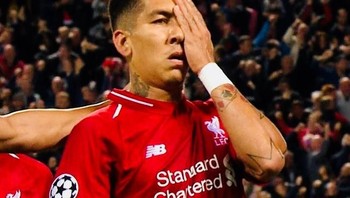 Sebelumnya, Firmino juga bikin heboh media sosial lantaran selebrasi satu mata yang dilakukannya. Foto: Instagram/roberto_firmino