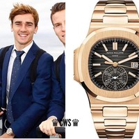 Si ganteng Antoine Griezmann pernah tertangkap kamera dengan jam tangan mewahnya. Pemain sepakbola Prancis itu terlihat memakai jam tangan mewah Patek Philippe Nautilus berwarna rose gold yang harganya mencapai 67.500 poundsterling atau sekitar Rp 1,3 miliar. (Foto: Instagram @celebwatchspotter)