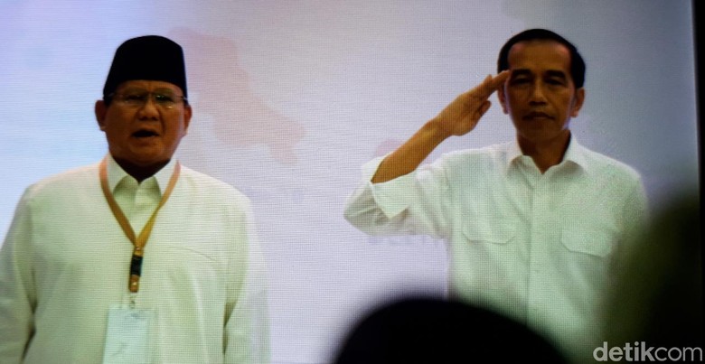 Indonesia Raya Berkumandang di KPU, Hanya Jokowi yang Sikap Hormat Indonesia Raya Berkumandang di KPU, Hanya Jokowi yang Sikap Hormat