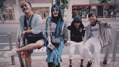 7 Momen Kekompakan Rizky Febian dan Keluarga
