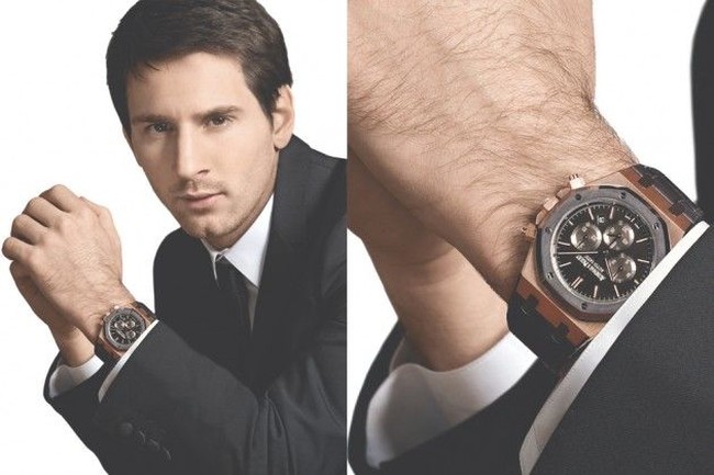 Menjadi pemain bola dengan pendapatan tertinggi, Lionel Messi semakin tajir dengan terpilihnya dia sebagai brand ambassador sejumlah merek. Salah satunya merek jam tangan mewah Prancis, Audemars Piguet. Sebagai brand ambassador, tidak heran jika bintang sepakbola Argentina itu memiliki jam tangan Audemars Piguet seharga US$ 83.300 atau sekitar Rp 1,2 miliar. (Foto: Instagram)