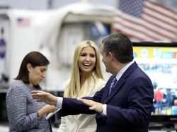 Keceriaan Ivanka Trump Saat Berkunjung ke Kantor NASA