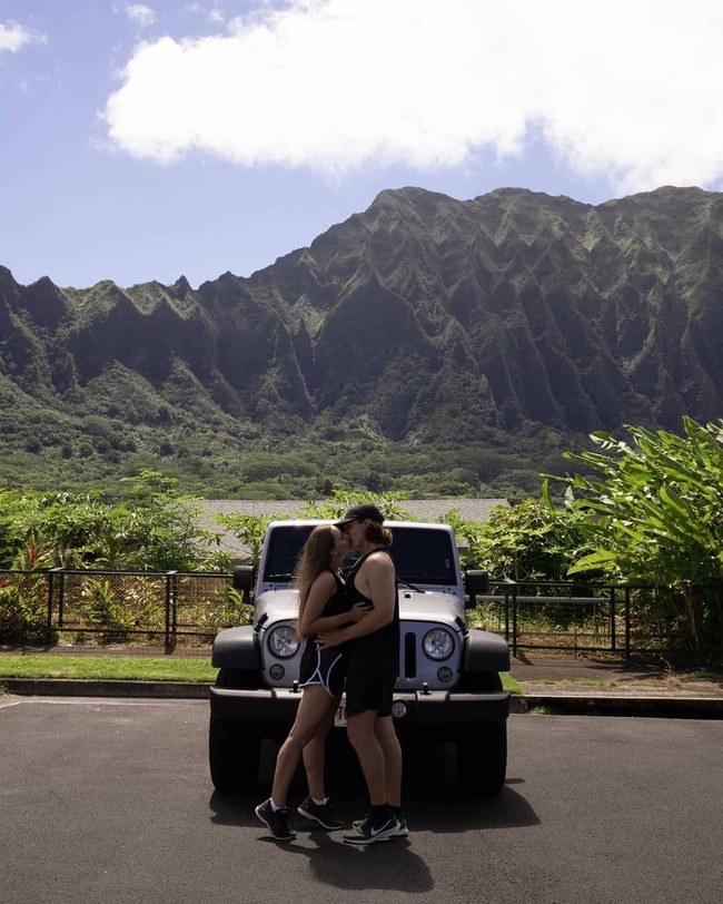Disarankan untuk merencanakan destinasi liburan dengan matang lalu pakai kartu kredit yang menawarkan poin, reward, dan mile yang bisa menerbangkan Anda ke sana.  Foto: Instagram @hannahandchad