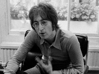 Freddie Mercury Ternyata Terbebani Sosok John Lennon