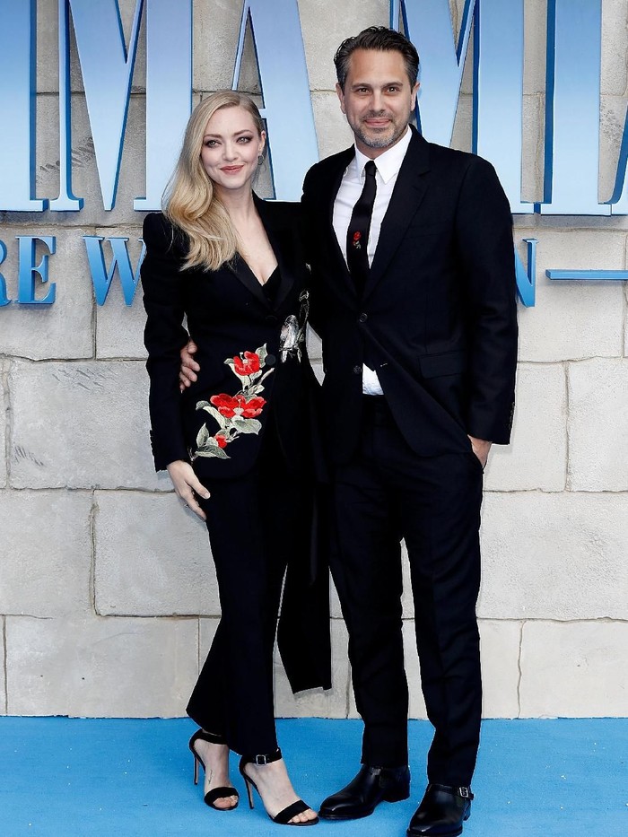 LOS ANGELES, CA - MAY 19:  Thomas Sadoski (L) and Amanda Seyfried attend the premiere of Showtimes Twin Peaks at The Theatre at Ace Hotel on May 19, 2017 in Los Angeles, California.  (Photo by Alberto E. Rodriguez/Getty Images)