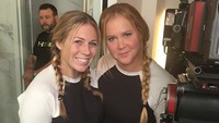 Amy Schumer juga memiliki kembaran yakni Meredith ‘Bama’ Richardson yang menjadi stunt-nya pada dua film. Dok. Instagram