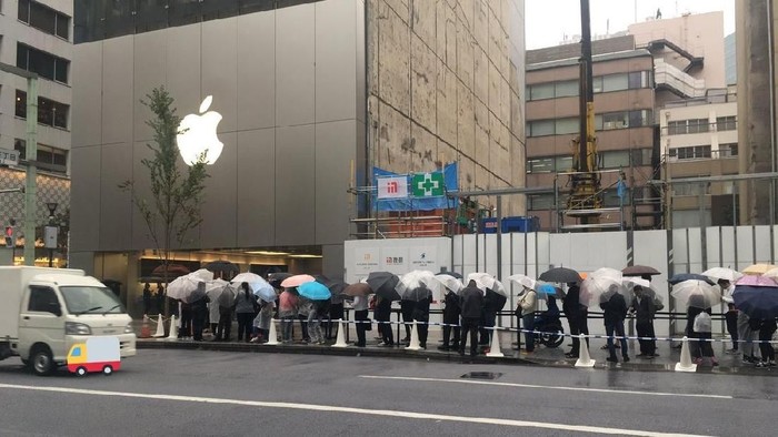Fanboy antre iPhone baru. (Foto: Istimewa) Fanboy antre iPhone baru. (Foto: Istimewa)