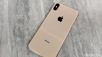 Ponsel ini dibekali otak terbaru besutan Apple, yakni A12 Bionic. Chipset ini diklaim 15% lebih ngebut dan menggunakan tenaga lebih rendah 40% serta 50% lebih efisien dalam penggunaan core. Foto: detikINET/Adi Fida Rahman