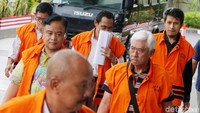 6 dari 41 tersangka korupsi DPRD Kota Malang tiba di Gedung KPK Jakarta, Jumat (21/9/2018).