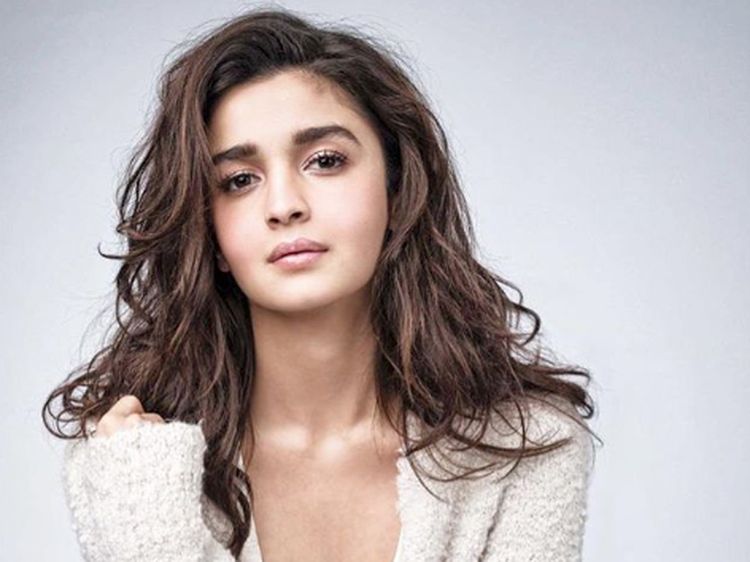 Kedekatan Artis dan Kembarannya, Pesona Bintang Muda India Alia Bhatt
