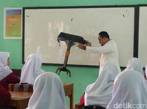Video: Gokil, Guru SMA Ini Main Sulap di Kelas agar Siswa Tak Jenuh