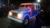 Mobil Land Rover yang dinaiki Jokowi dan Maruf Amin dari Tugu Proklamasi telah tiba di gedung KPU, Jakarta, Jumat (21/9/2018).
