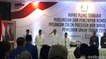 Melihat Lagi Sikap Hormat Jokowi yang Jadi Kontroversi