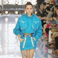 Kini Thylane Blondeau sudah beranjak dewasa. Di usianya yang ke-16, ia pun eksis menjadi model. Beberapa waktu lalu Thylane menjadi model pembuka untuk brand BYBLOS di Milan Fashion Week 2019. Ia pun tampak fierce saat berjalan di panggung peragaan.  Foto: Instagram @thylaneblondeau