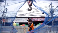 Hal ini karena adanya pengerjaan Skybridge Tanah Abang.