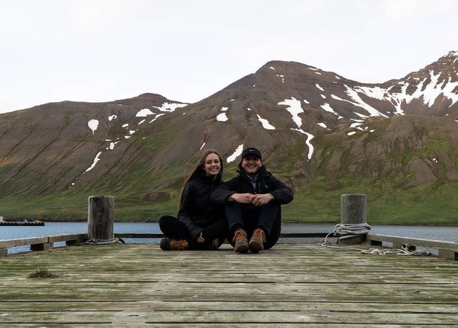 Cara yang cukup mencengangkan tersebut pun tidak disimpan Hannah dan Chad sendirian. Mereka mengaku memperoleh 2 juta poin dari 42 kartu kredit yang miliki bersama. Foto: Instagram @hannahandchad
