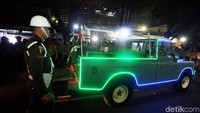 Belum jelas Land Rover yang menjadi tunggangan Jokowi-Maruf Amin ini kelahiran tahun berapa. Meski demikian, gaya Jokowi ini terbilang nyentrik dan unik.