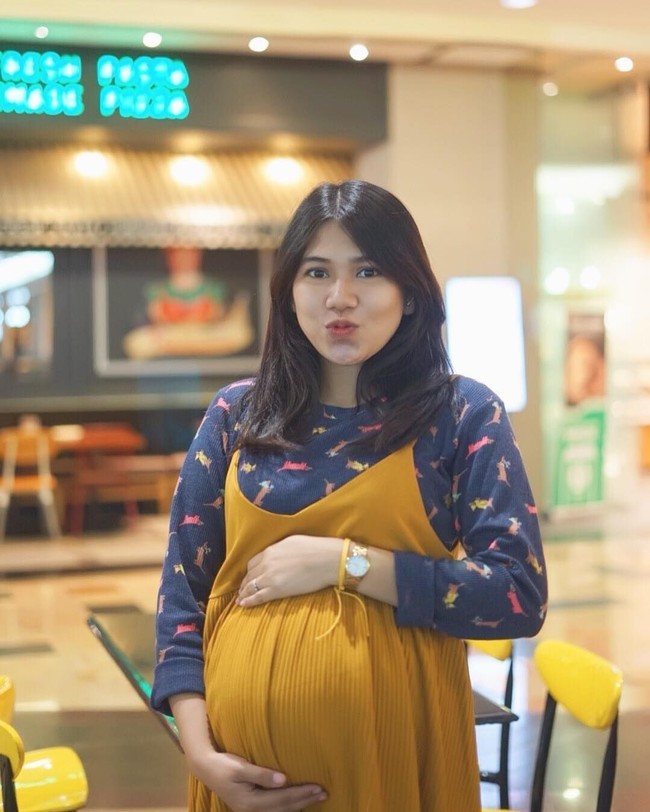 Intan rupanya telah menikah pada Januari 2018 dan tengah mengandung buah cintanya bersama suami. Foto: Instagram @intanampina