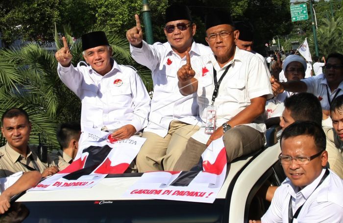 Pilpres 2014: Prabowo naik Lexus saat ambil nomor urut ke KPU