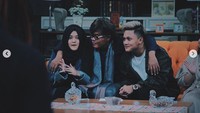 Meski menghadapi kenyataan pahit, Rizky Febian tetap bersyukur dengan keadaan keluarganya kini dan mendoakan agar ini menjadi jalan yang terbaik. Dok. Instagram/rizkyfbian