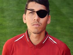 Kacamata Roberto Firmino Hebohkan Netizen